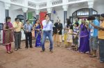 Tusshar Kapoor, Dolly Ahluwalia, Vishakha Singh at Baajatey Raho stars on location of Chidiya Ghar in Filmcity, Mumbai on 22nd July 2013 (39).JPG